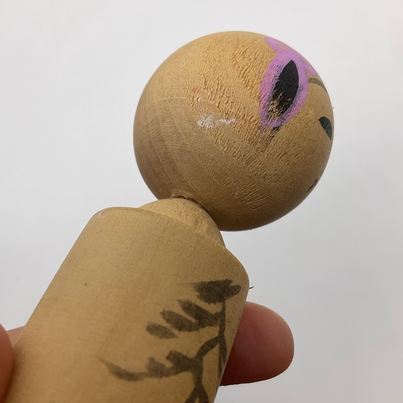 TWO VINTAGE WOOD JAPANESE KOKESHI DOLLS - Picture 12 of 13